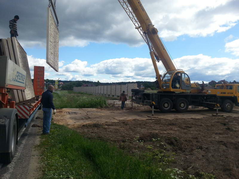 Строительство общепоселкового забора, июнь 2014г.