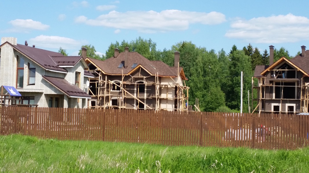 06.06.2016 - жители строят свои дома